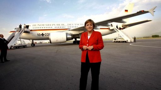 Volkan T., l'homme qui faisait la fête en slip dans l'avion d'Angela Merkel