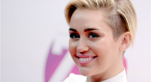 Miley Cyrus : Miley Cyrus se confesse sur son attitude trash : "Je joue un personnage"