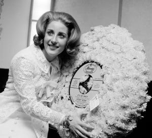 FILE - In this May 5, 1964, file photo, singer Lesley&nbsp;&hellip;