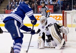 Dupuis scores twice in Penguins' win over Leaf …