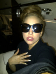 H Lady Gaga ξύρισε το πίσω μέρος του κεφαλιού της!