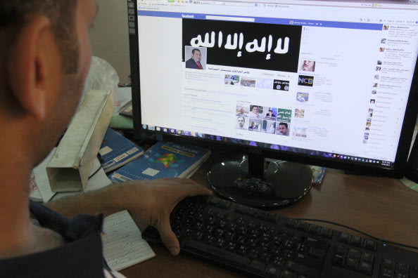 طالب مصري يكتشق اختراق للفيس بوك 163914021-jpg_154638