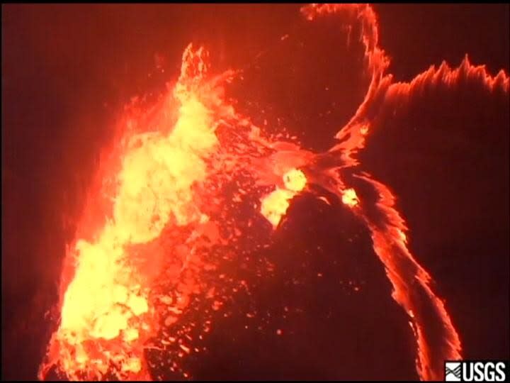 Lava Lake Bubbles Up in Hawaii