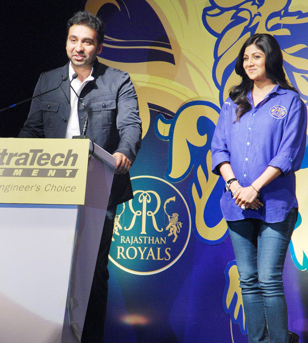 Shilpa unveils new Rajasthan Royals jersy