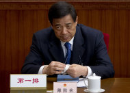 Fotografía de archivo del 11 de marzo de 2012 muestra a Bo Xilai, entonces secretario del Partido Comunista de Chongqing durante una sesión plenaria del Congreso, en Beijing. (Foto AP/Andy Wong)