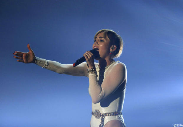 Miley Cyrus : Au moment de recevoir son prix, elle fume du cannabis