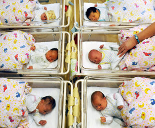 Bebés recién nacidos en un hospital. (AFP | waltraud grubitzsch)