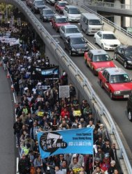 香港記協反滅聲 千人上街撐言論自由