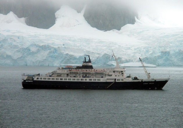 Le «Lyubov Orlova« au large de l'île Petermann, dans l'Antarctique, le 17 février 2010.