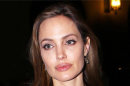 Malunya... Gaun Angelina Jolie Diinjak Bodyguard