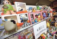 香港基督教青年會「玩具銀行」放滿玩具，基層兒童可以透過操行及學業的達標成績，換取別人捐贈出來的玩具。（盧翊銘攝）