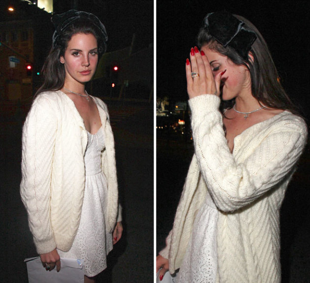 Is Lana Del Rey Engaged Lets Inspect Her Finger Bling Yahoo 