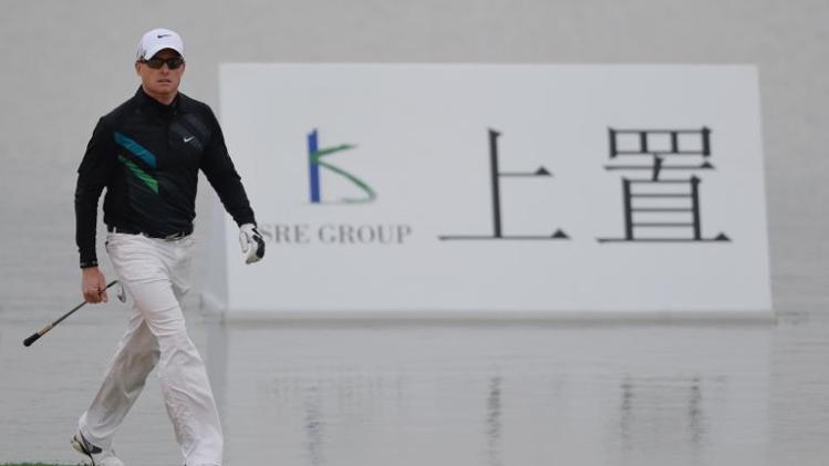 England's Simon Dyson, seen at the 18th hole during the second round of the BMW Shanghai Masters golf tournament, at the Lake Malaren Golf Club in Shanghai, on October 25, 2013