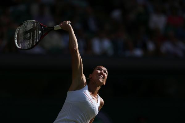 Kvitova joins Wimbledon exodus, Federer, Murray into last 16