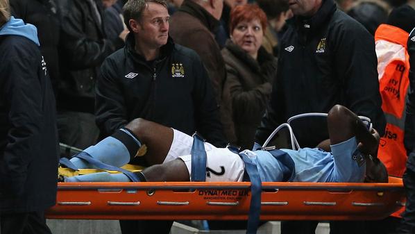 إصابة مداف نادي مانشستر سيتي ميكا ريتشاردز في لقاء فريقه أمام سوانزي سيتي بالدوري الانجليزي الممتاز 2012-2013