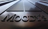 A Moody's sign on the 7 World Trade Center tower is photographed in New York August 2, 2011. REUTERS/Mike Segar