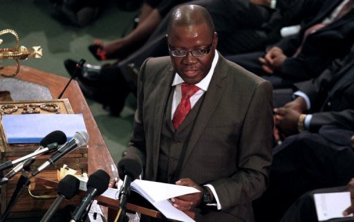 Le ministre des Finances, Tendai Biti, le 15 novembre 2012 devant le Parlement à Harare pour défendre son budget 2013