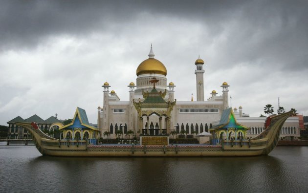 Sultan Omar Ali Saifuddien Mosque in Bandar Seri Begawan, Brunei