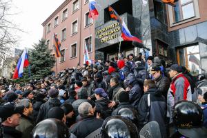 Pro-Russia demonstrators storm the prosecutor-general&#39;s&nbsp;&hellip;
