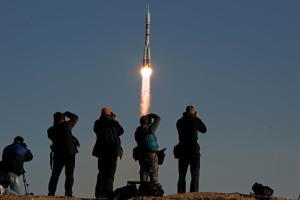 People take photographs as Russia&#39;s Soyuz TMA-11M&nbsp;&hellip;