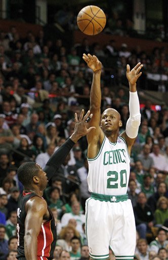 Celtics survive in OT to even series with Heat, 93-91 201206032053752144687-p2