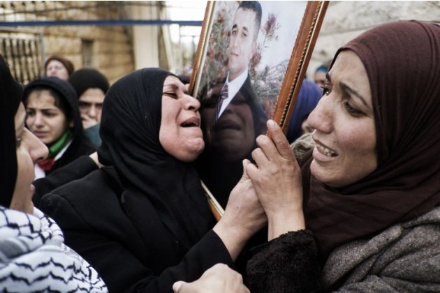  الاف الفلسطينيين يشيعون اسيرا توفي في سجن اسرائيلي 000-Nic6192525-jpg_151440