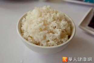 米飯含有豐富膳食纖維和離胺酸，脂肪含量低，適度飲食不會造成體重攀升的情況。（攝影／黃志文）