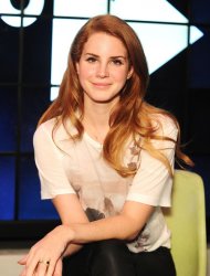 Lana Del Rey is to be the new face of highstreet fashion label H&M