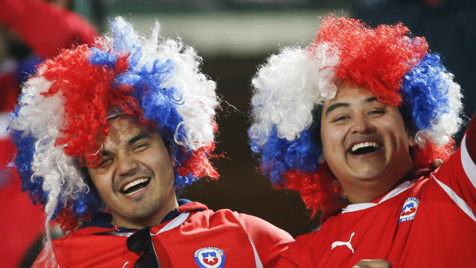 Chile&#39;s fans cheer during a Copa America semifinal soccer match between Chile and Peru at the National Stadium in Santiago, Chile, Monday, June 29, 2015. (AP Photo/Andre Penner)