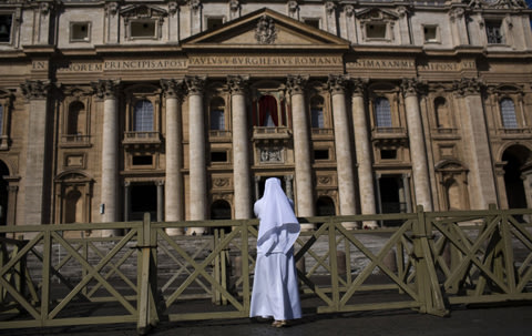  Khói đen ở Vatican - "chưa có Giáo Hoàng"  5-20130312-171534-436