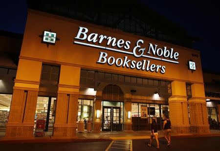 Barnes & Noble reports loss again as Nook sales plunge