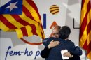 El presidente de la Generalitat y candidato de CiU a la reelección, Artur Mas (de espaldas), abraza al conseller de Interior, Felip Puig, durante un mitin electoral de CiU el pasado sábado en Granollers. EFE