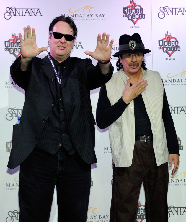 Dan Aykroyd Joins Carlos Santana In House Of Blues Mud Ceremony