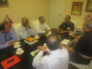 Father Lawrence Andrew (second from left) and Archbishop Emeritus Tan Sri Murphy Pakiam (third from left) at their meeting with Selangor police chief Datuk Mohd Shukri Dahlan yesterday. – The Malaysian Inisder pic, January 7, 2014.