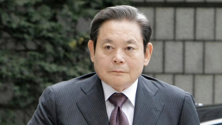 FILE - In this Oct. 10, 2008 file photo, Samsung Electronics Co. Chairman Lee Kun-hee arrives for his trial at the Seoul Court House in Seoul, South Korea. Lee was hospitalized in stable condition at a Seoul hospital Sunday, May 11, 2014, after suffering a heart attack, the company said in a statement. (AP Photo/ Lee Jin-man, File)