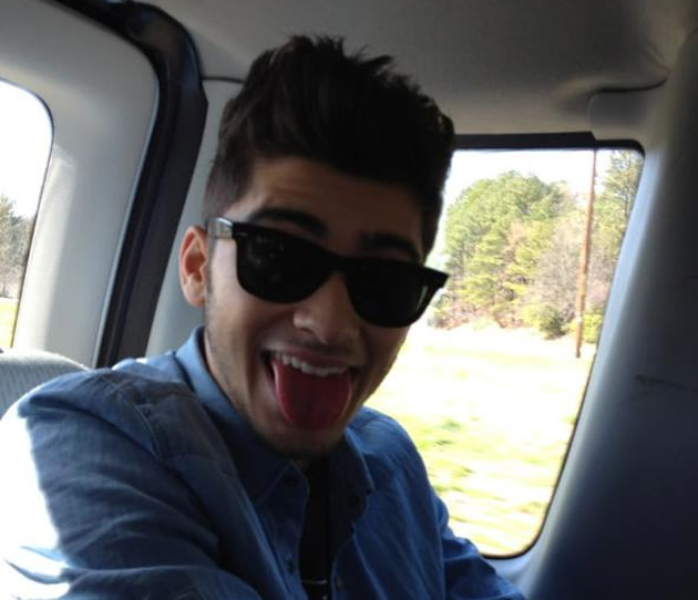 Harry Styles has tweeted a picture of Zayn Malik as he rejoins One Direction