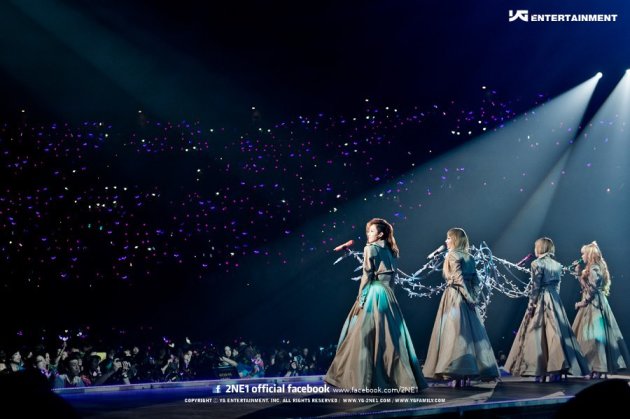 Konsr 2NE1 di Osaka, Jepang pada Minggu (2/9) (Dok. akun Facebook 2NE1)