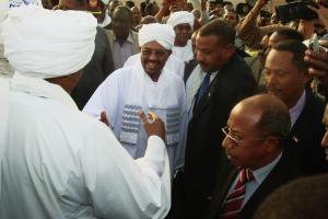 Hundreds of supporters welcome Sudanese President Omar&nbsp;&hellip;