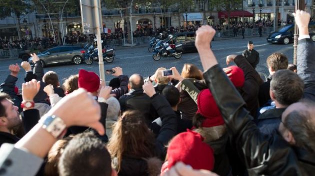 11-Novembre : qui sont les manifestants qui ont hué Hollande ?