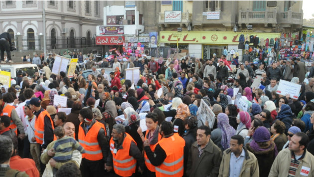 إنطلقت المسيرة من أمام مسجد السيدة زينب نحو ميدان التحرير على حوالي الساعة الرابعة واستمرت حوالي ساعتين.