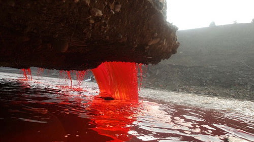 Trung Quốc: nước sông thành màu máu Trungquoc2