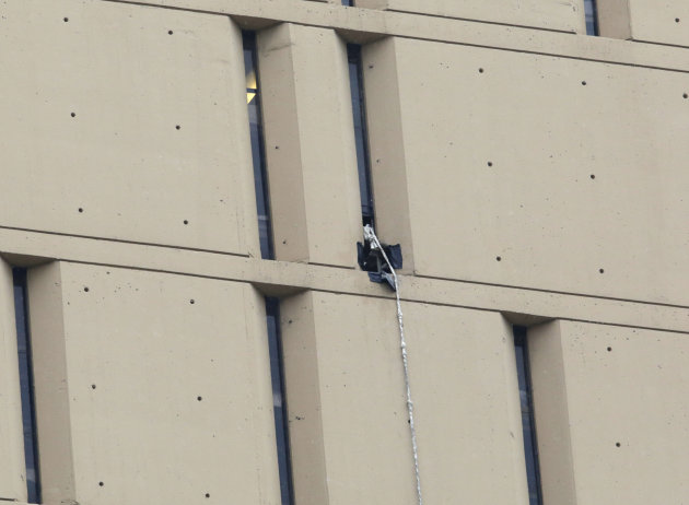 2 inmates escape from high-rise jail in Chicago Bc24a59c85901323240f6a7067008c33