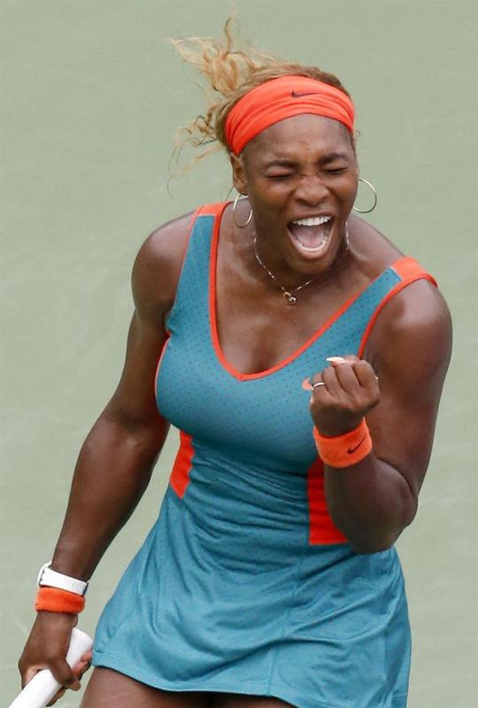 ELX06. Key Biscayne (United States), 29/03/2014.- Serena Williams of the US celebrates winning a game in the first set from Li Na of China during the women&#39;s final match at the Sony Open tennis tournament on Key Biscayne in Miami, Florida, USA, 29 March 2014. EFE/EPA/ERIK S. LESSER
