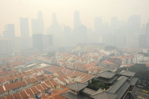 A general view shows part of the city shrouded by haze, in Singapore, on June 20, 2013. Singapore's air pollutant index was again hovering around the "hazardous" level of 301 at midday, close to the all-time high of 321 set the night before. Any reading above 200 is considered threatening to health