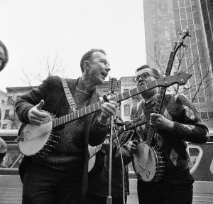 File-This May 13, 1975, file photo shows folk singer&nbsp;&hellip;