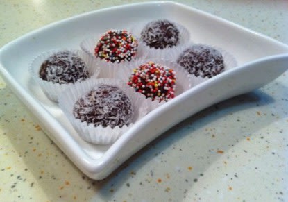 طريقة تحضير كرات جوز الهند بالشوكولاتة 20121230105229