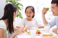 家長自己準備營養均衡的早餐，可幫孩子補充所需的營養和活力，提升學習專注力和記憶力。
