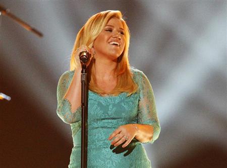 Kelly Clarkson performs "Don't Rush" during the 48th ACM Awards in Las Vegas April 7, 2013. REUTERS/Mario Anzuoni
