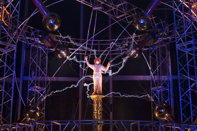 Magician David Blaine stands inside an apparatus surrounded by a million volts of electric currents streamed by tesla coils during his 72-hour "Electrified: 1 Million Volts Always On" stunt on Pier 54, Friday, Oct. 5, 2012, in New York. The stunt, sponsored by Intel, is the latest of daredevil endeavors by the magician whose previous stunts included being encased in ice for over 60 hours in Times Square. (AP Photo/John Minchillo)