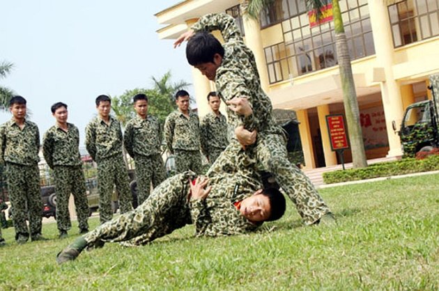 Ngắm 'tuyệt kỹ' võ thuật của đặc công Việt Nam